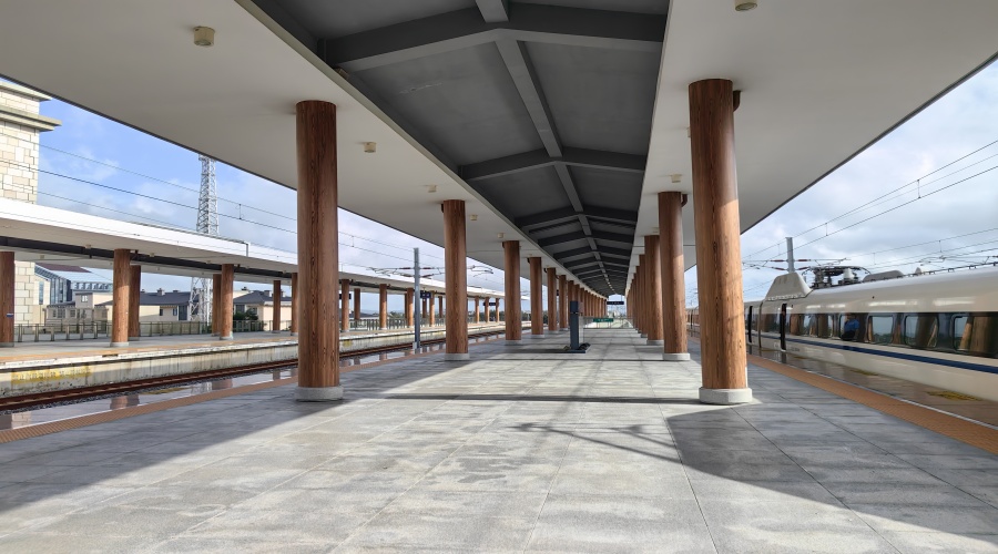 車站GRC仿木紋柱子 車站GRC仿木紋柱子